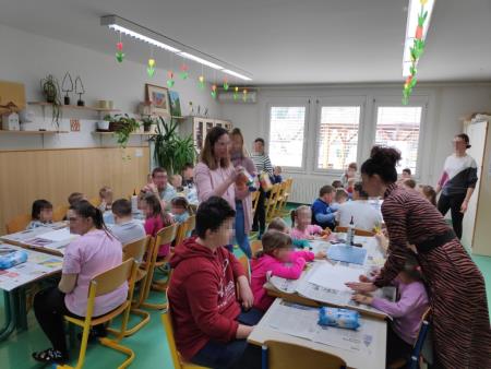 Obisk otrok iz vrtca Mavrica v OSPP, foto OSPP Mirna (8)